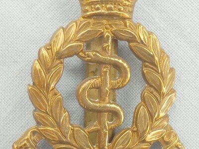 WWI Royal Army Medical Corps R.A.M.C. Cap Badge. BA 458. WWI Royal Army Medical Corps R.A.M.C. Cap Badge. BA 458.  Antique & Militaria