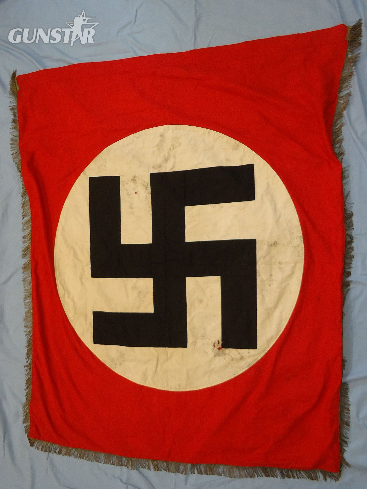 Antique & Militaria - {CATEGORY}