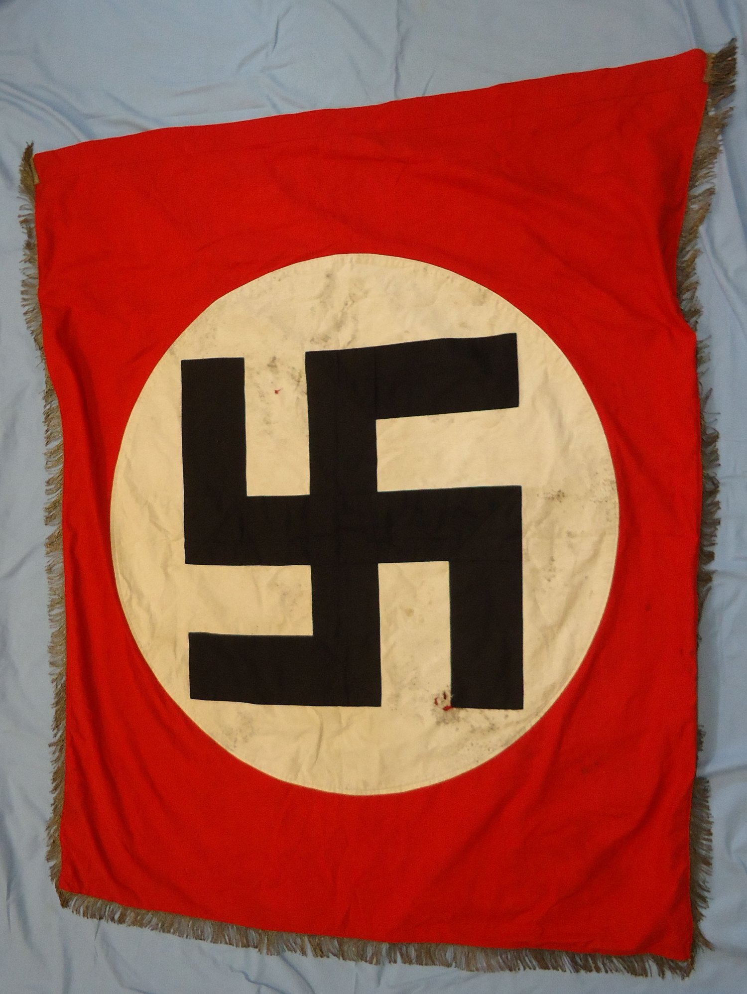 Antique & Militaria - {CATEGORY}