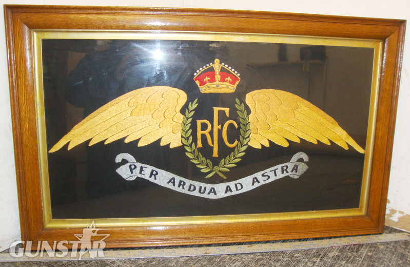 Original 1914-1918* Large Framed Hand Embroidered ‘Royal Flying Corps’ (RFC) Silk Wings & Motto. 20014:1. Large Framed Hand Embroidered ‘Royal Flying Corps’ (RFC) Silk Wings & Motto. 20014:1. Other Accessory in 