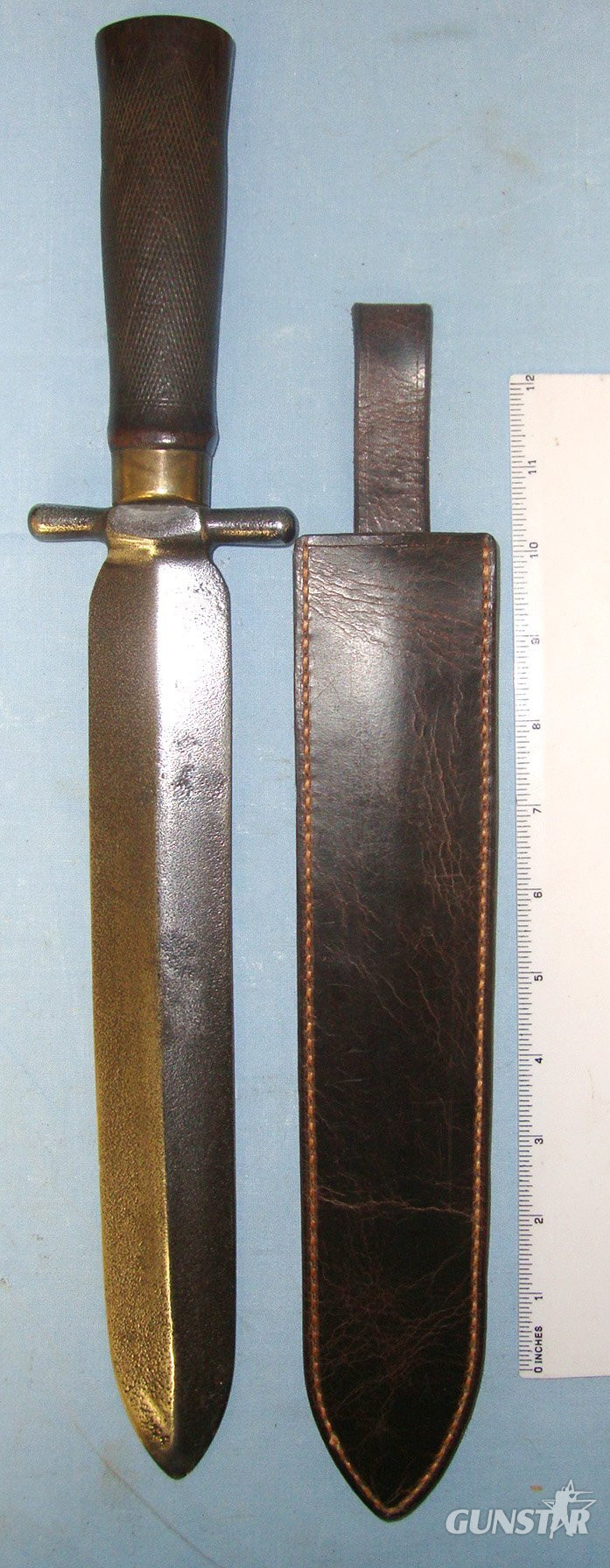 LARGE**HEAVY**WW1 Era British Officer’s Private Purchase Trench Fighting Knife / Sidearm With Gladius Form Blade & Later Quality Bespoke Hand Made Leather Scabbard. ED 2196 Knive in 