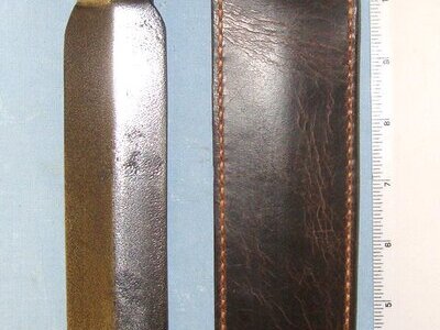 LARGE**HEAVY**WW1 Era British Officer’s Private Purchase Trench Fighting Knife / Sidearm With Gladius Form Blade & Later Quality Bespoke Hand Made Leather Scabbard. ED 2196 Knive