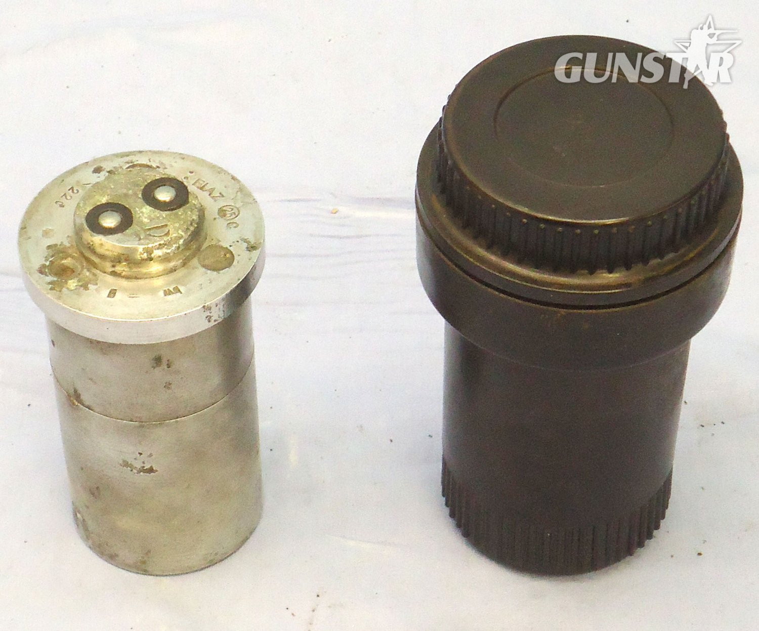 INERT DEACTIVATED, WW2, 1940 Dated German No25C ElAZ 25C Electrical Impact Bomb Fuze And Bakelite Transit Container. - O 2144 INERT DEACTIVATED, WW2, 1940 Dated German No25C ElAZ 25C Electrical Impact Bomb Fuze And Bakelite Transit Container. - O 2144  Other Ammunition - {CATEGORY} in 