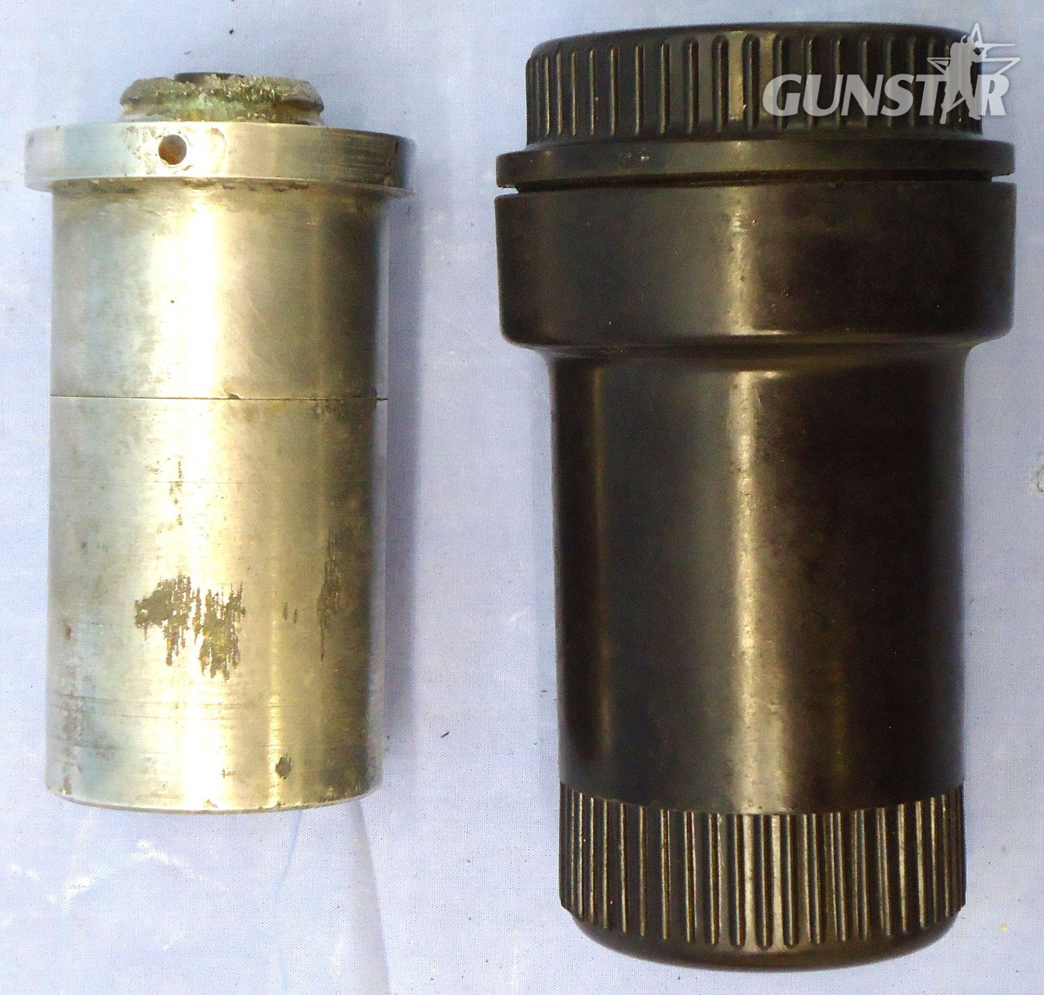 INERT DEACTIVATED, WW2, 1940 Dated German No25C ElAZ 25C Electrical Impact Bomb Fuze And Bakelite Transit Container. - O 2144 INERT DEACTIVATED, WW2, 1940 Dated German No25C ElAZ 25C Electrical Impact Bomb Fuze And Bakelite Transit Container. - O 2144  Other Ammunition 