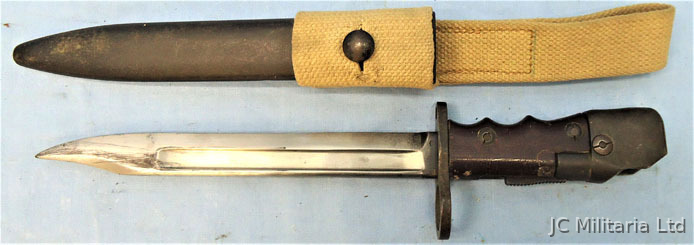 British No 7 MK 1 L, Bayonet For The No 4 Rifle & MK V Sten Sub Machine Gun, Wit Bayonet in 