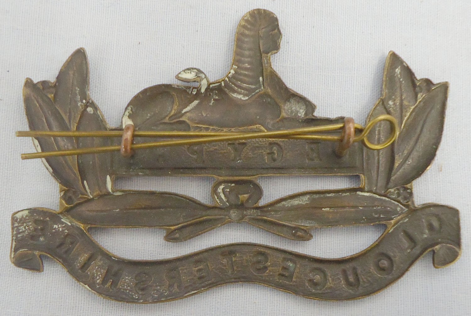  Gloucestershire Regiment Pouch Badge. 22434:12. Gloucestershire Regiment Pouch Badge. 22434:12.  Antique & Militaria