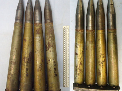 INERT DEACTIVATED. Bofors 40mm Mark 3 Anti-aircraft Gun (40x365R) 4 Round Clip Of Dummy/Drill Rounds. - O 1687 INERT DEACTIVATED. Bofors 40mm Mark 3 Anti-aircraft Gun (40x365R) 4 Round Clip Of Dummy/Drill Rounds. - O 1687  Other