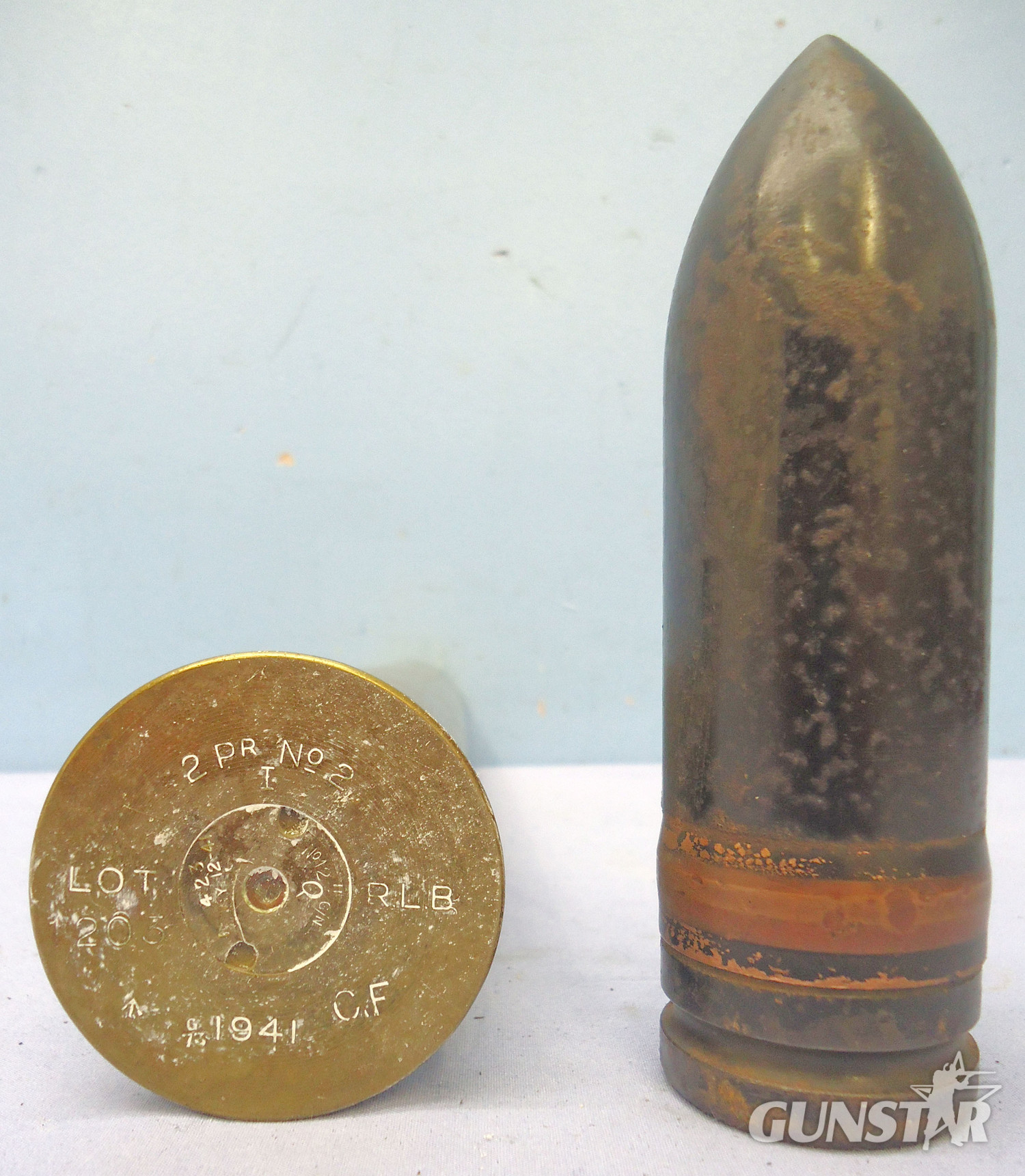 INERT DEACTIVATED. Unfired, British, WW2, 1941 Dated, 2pr (40x304) APT (Armour Piercing Trace) Tank And Anti-Tank Round. - O 2049 INERT DEACTIVATED. Unfired, British, WW2, 1941 Dated, 2pr (40x304) APT (Armour Piercing Trace) Tank And Anti-Tank Round. - O 2049  Other Ammunition