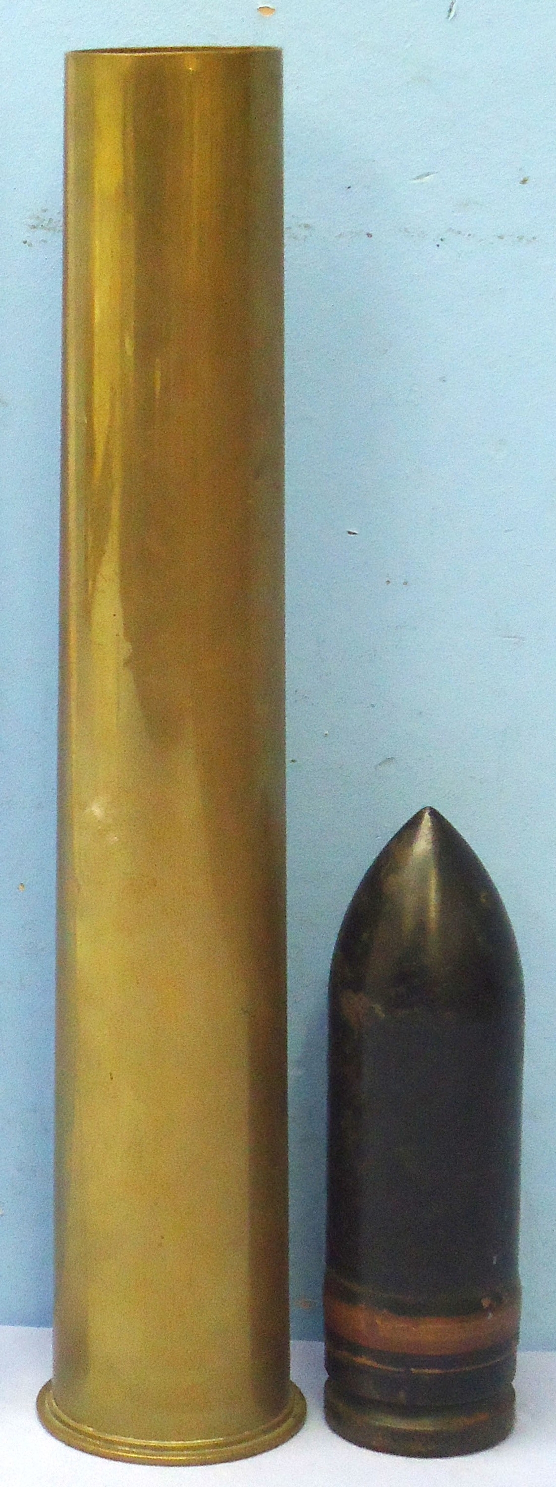  INERT DEACTIVATED. Unfired, British, WW2, 1941 Dated, 2pr (40x304) APT (Armour Piercing Trace) Tank And Anti-Tank Round. - O 2049 INERT DEACTIVATED. Unfired, British, WW2, 1941 Dated, 2pr (40x304) APT (Armour Piercing Trace) Tank And Anti-Tank Round. - O 2049  Other Ammunition