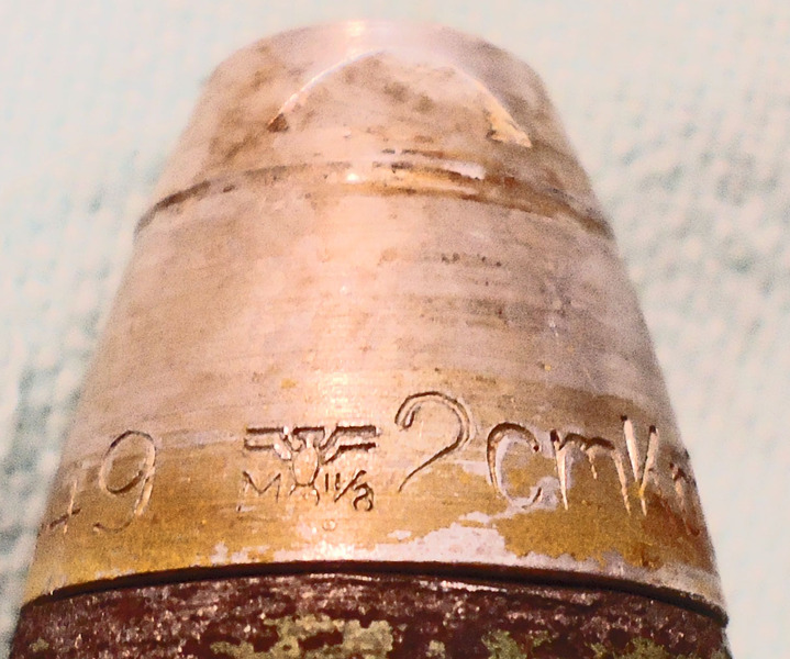 {CATEGORY} - INERT DEACTIVATED. German Kriegsmarine, WW2, 1942 Dated, 20mm Soluthern (20x138B) (Flak 30 & 38) High Explosive/Tracer (HE/T) Round. - O 1935 INERT DEACTIVATED. German Kriegsmarine, WW2, 1942 Dated, 20mm Soluthern (20x138B) (Flak 30 & 38) High Explosive/Tracer (HE/T) Round. - O 1935  Other Ammunition in 