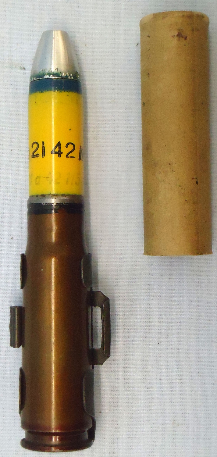 INERT DEACTIVATED. MINT Condition, WW2 1941 Dated 20 mm MK151/20 (20x82) HE (High Explosive) Cannon Round, Transit Tube & Link. - O 1990 INERT DEACTIVATED. MINT Condition, WW2 1941 Dated 20 mm MK151/20 (20x82) HE (High Explosive) Cannon Round, Transit Tube & Link. - O 1990  Other Ammunition 