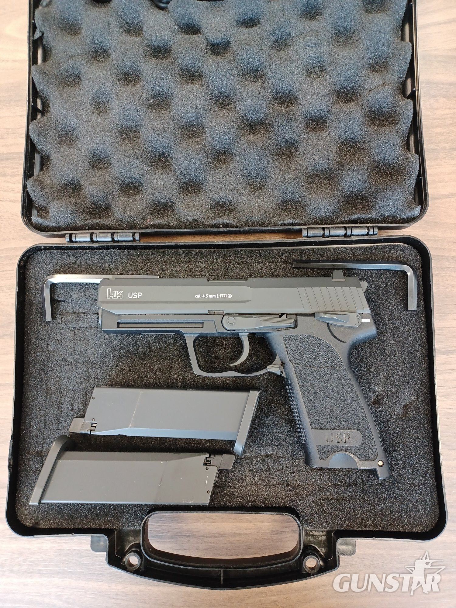  Umarex H&K USP CO₂ Airgun Manufacturer: Umarex, licensed by Heckler & Koch Calibre: 4.5 mm / .177 Ammunition: Steel BB Power source: 12 g CO₂ Magazine: 16-round .17