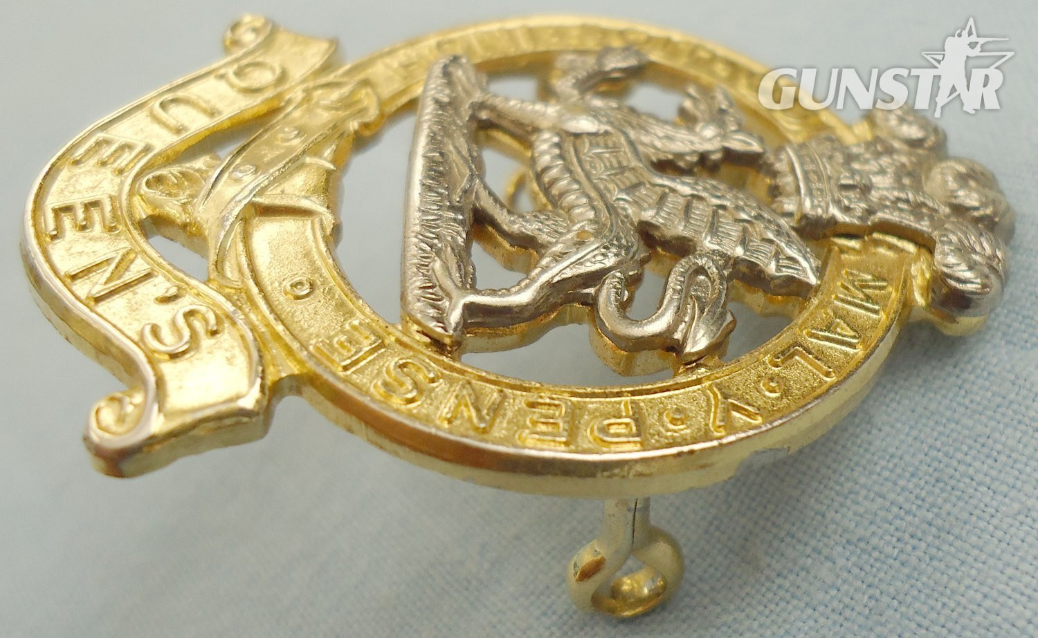 Queens Regiment (QUEENS) Cap Badge. BA 460. Queens Regiment (QUEENS) Cap Badge. BA 460.  Antique & Militaria