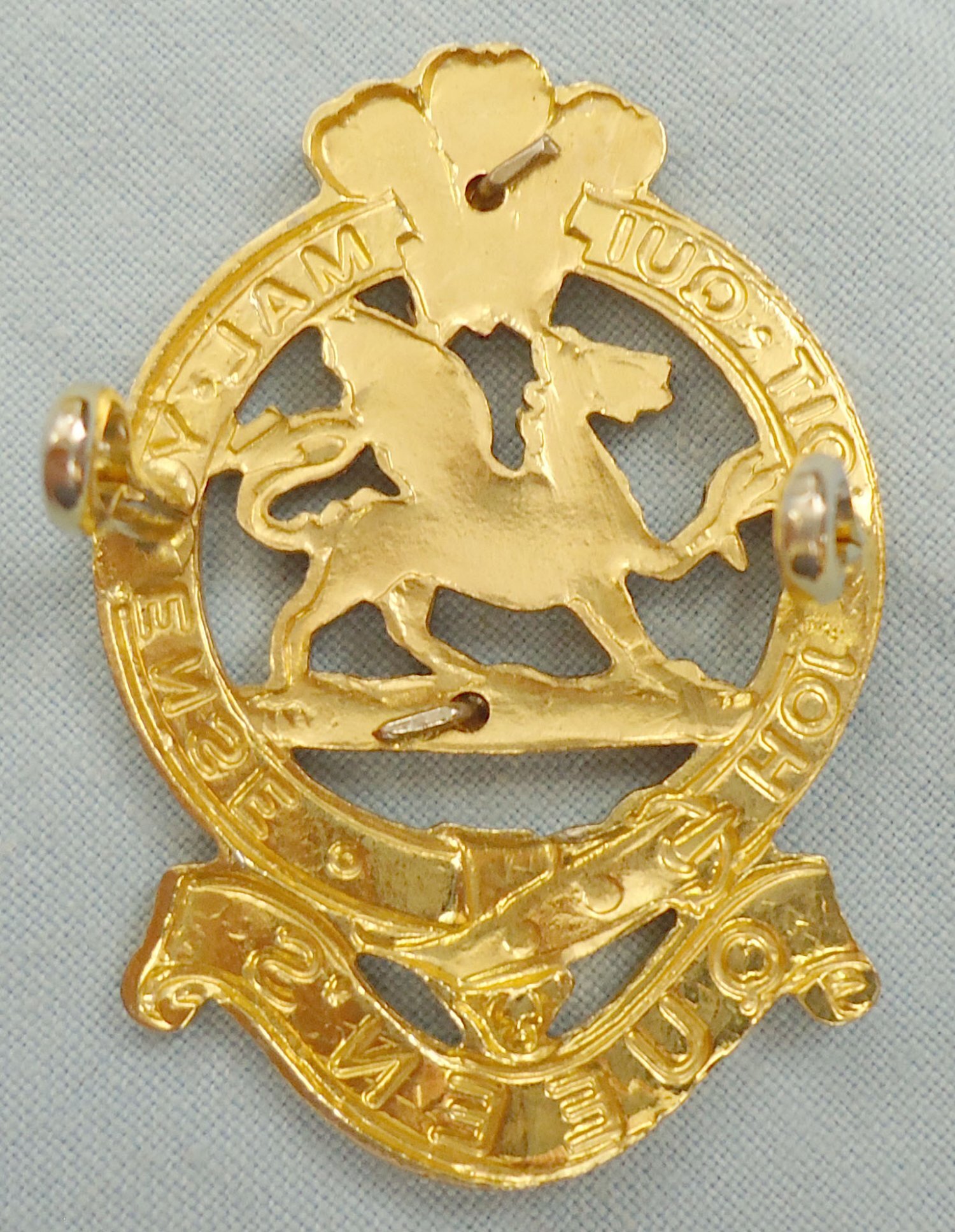  Queens Regiment (QUEENS) Cap Badge. BA 460. Queens Regiment (QUEENS) Cap Badge. BA 460.  Antique & Militaria