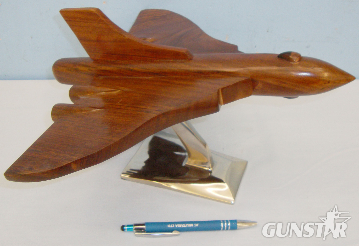  Handcrafted Mahogany Model of The Vulcan Bomber on a Chrome Desk stand. 20789 Handcrafted Mahogany Model of The Vulcan Bomber on a Chrome Desk stand. 20789 Other Accessory