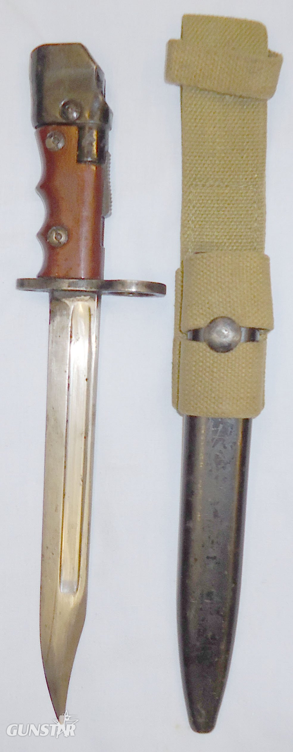 British No7 Mk1/L Bayonet Scabbard and Webbing Frog. BAYO 791. Bayonet in 