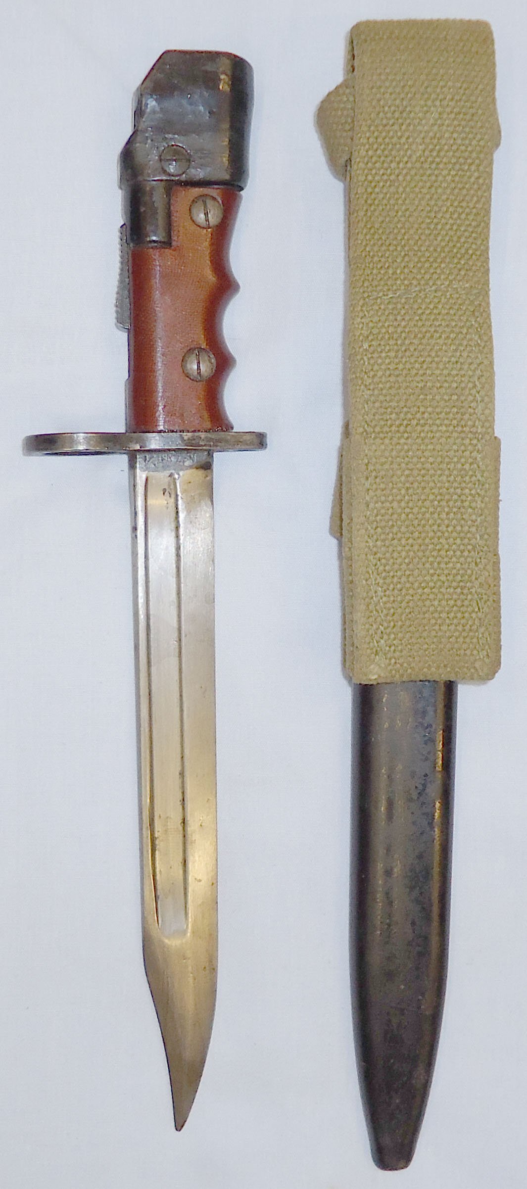  British No7 Mk1/L Bayonet Scabbard and Webbing Frog. BAYO 791. Bayonet