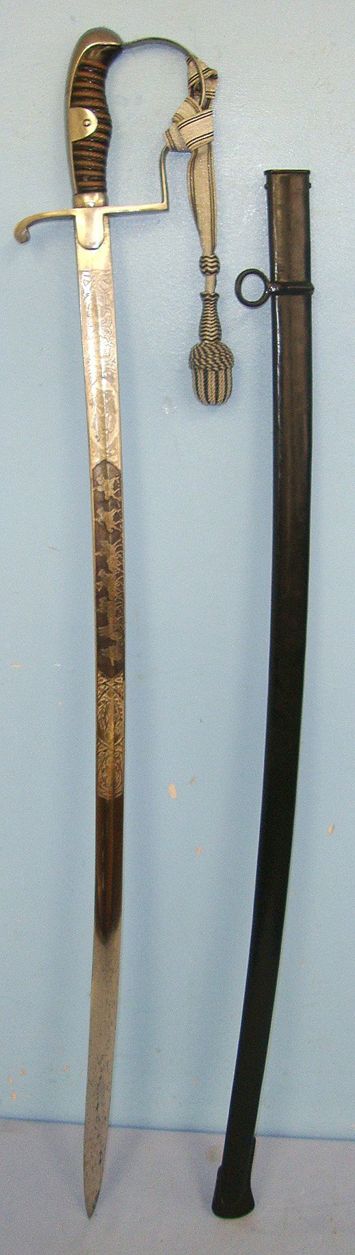  QUALITY**WW1 Era Imperial Prussian Mounted Field Artillery Officer’s Quality Etched & Blued Panels Blade Dress Sword To ‘2nd Hanover Field Artillery Regiment No. 26’ With Bullion Stitched Cord, Portepee & Scabbard. Sn 23484:16 Sword