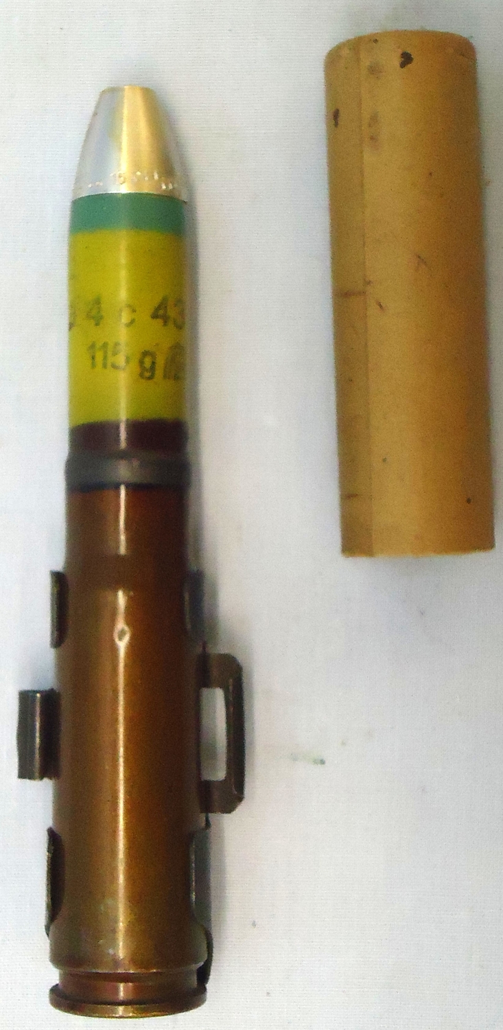 INERT DEACTIVATED. MINT Condition, WW2 1942 Dated 20 mm MK151/20 (20x82) HEI/T (High Explosive Incendiary/Tracer) Cannon Round, Transit Tube & Link. - O 1991 INERT DEACTIVATED. MINT Condition, WW2 1942 Dated 20 mm MK151/20 (20x82) HEI/T (High Explosive Incendiary/Tracer) Cannon Round, Transit Tube & Link. - O 1991  Other Ammunition - {CATEGORY} in 