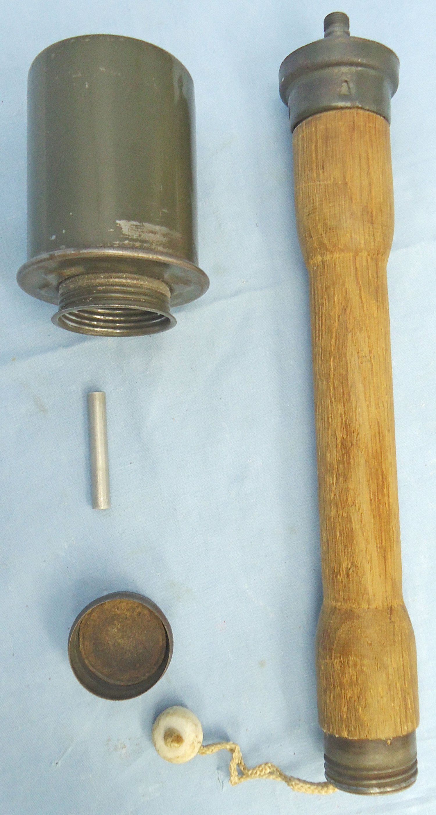 INERT DEACTIVATED. *MINT* German Late WW2 Model 1924 Stielhandgranate (M24) Stick Grenade. O 2219Om INERT DEACTIVATED. *MINT* German Late WW2 Model 1924 Stielhandgranate (M24) Stick Grenade. O 2219 Various Other Ammunition - {CATEGORY}