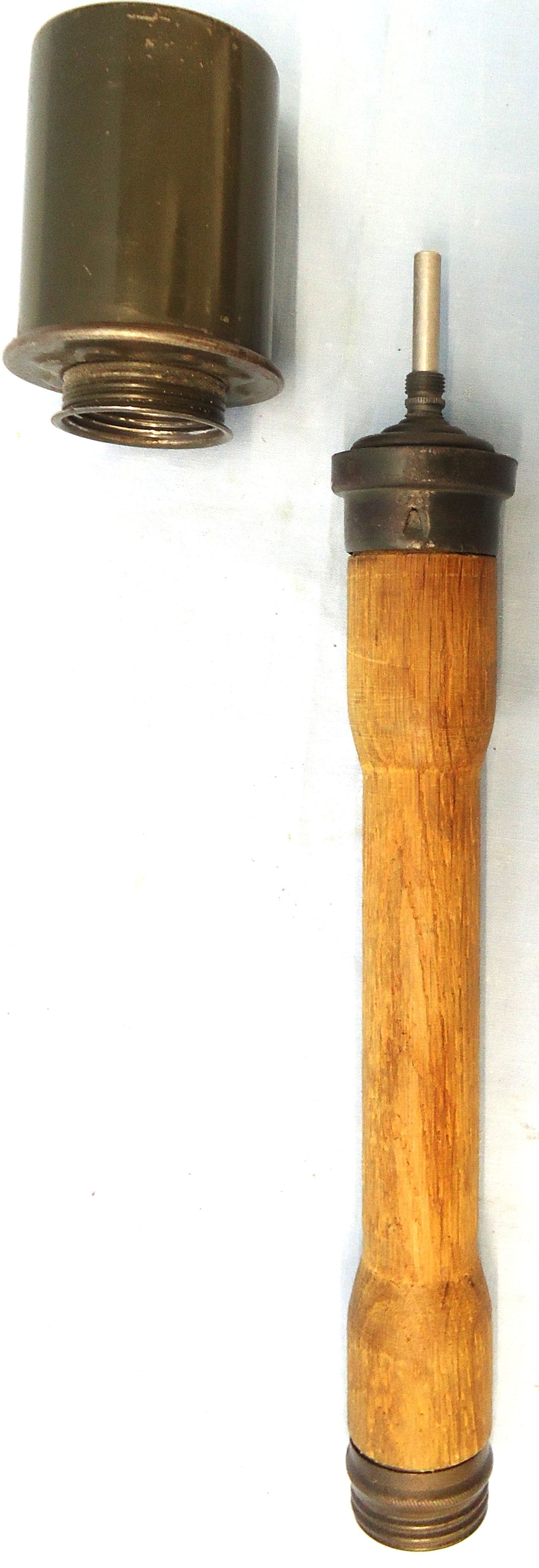 INERT DEACTIVATED. *MINT* German Late WW2 Model 1924 Stielhandgranate (M24) Stick Grenade. O 2219Om INERT DEACTIVATED. *MINT* German Late WW2 Model 1924 Stielhandgranate (M24) Stick Grenade. O 2219 Various Other Ammunition 