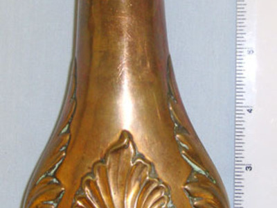 G. & J.W. Hawksley Large Embossed Shell & Bush Design Copper Black Powder Flask With Graduated, Spr Antique & Militaria
