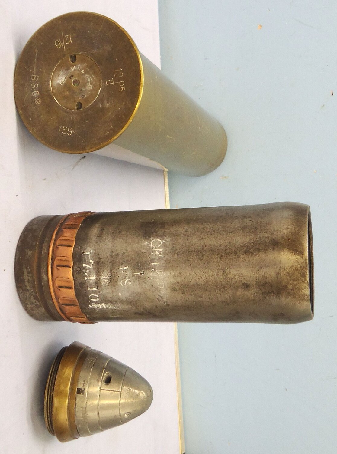 {CATEGORY} - INERT DEACTIVATED. WW1 Era, 1910 Dated, British 13 Pounder (75x313R), Fired & Recovered Shrapnel Round Fitted With A No. 80 Mk II Time And Percussion Fuze. - O 2126 INERT DEACTIVATED. WW1 Era, 1910 Dated, British 13 Pounder (75x313R), Fired & Recovered Shrapnel Round Fitted With A No. 80 Mk II Time And Percussion Fuze. - O 2126  Other Ammunition