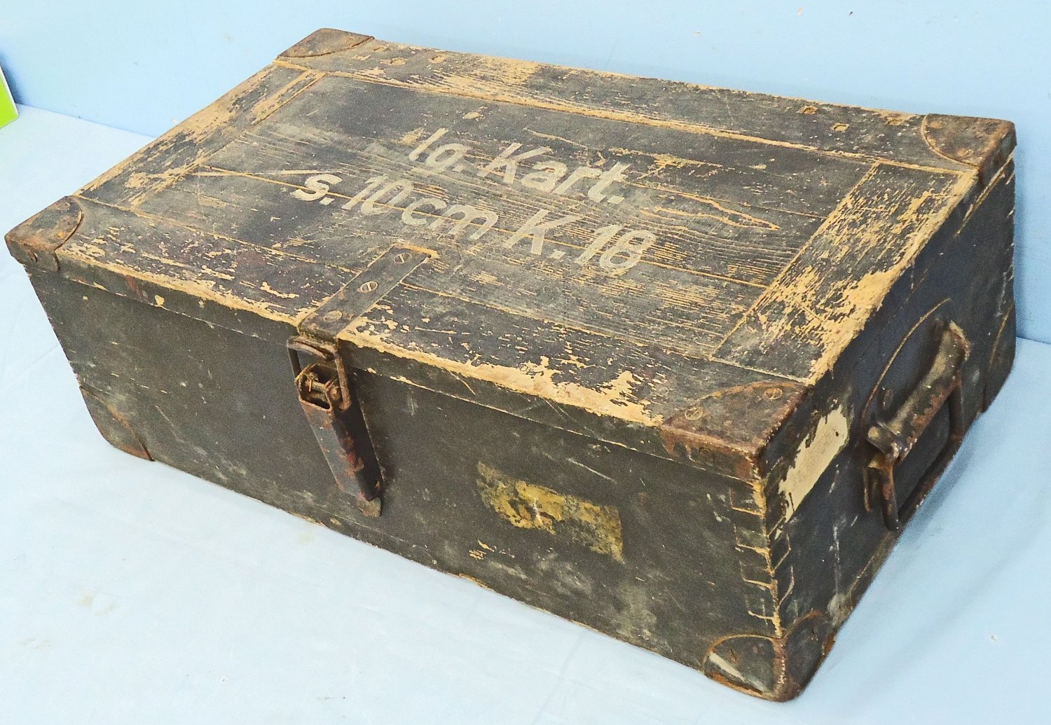 German, WW2, Large Cartridge Charge, Wooden Ammunition Box for the S.10cm K18 Heavy field gun. - O 2222 German, WW2, Large Cartridge Charge, Wooden Ammunition Box for the S.10cm K18 Heavy field gun. - O 2222  Other Ammunition - {CATEGORY} in 