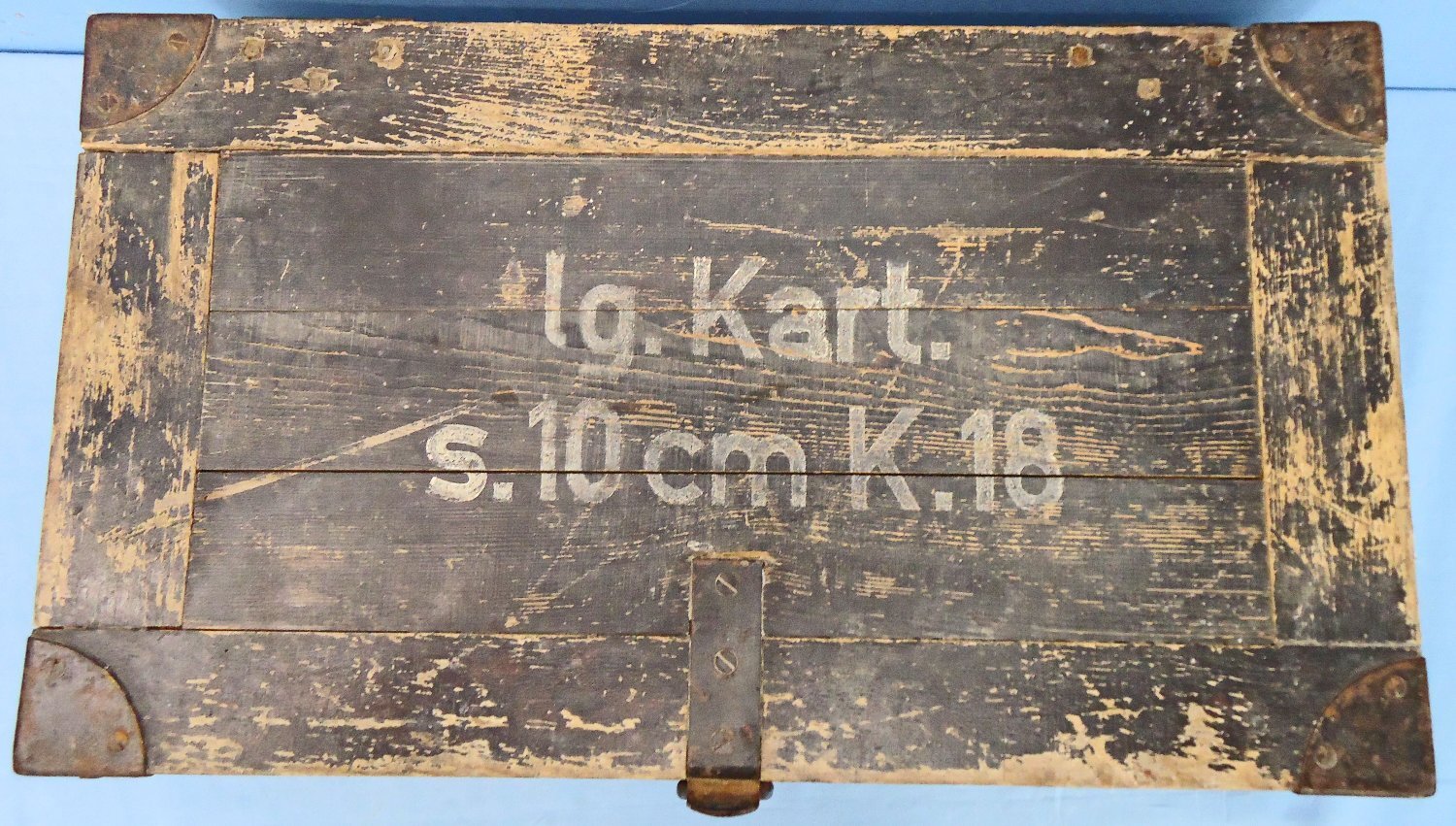 German, WW2, Large Cartridge Charge, Wooden Ammunition Box for the S.10cm K18 Heavy field gun. - O 2222 German, WW2, Large Cartridge Charge, Wooden Ammunition Box for the S.10cm K18 Heavy field gun. - O 2222  Other Ammunition 