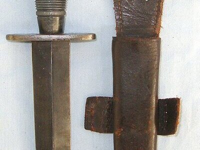 VERY RARE**9 ROPED RINGS VARIANT**WW2 British Officer’s Private Purchase Ribbed & Roped Alloy Hilt Fairbairn Sykes FS Commando Fighting Knife & Scabbard. Sn 23578 Knive