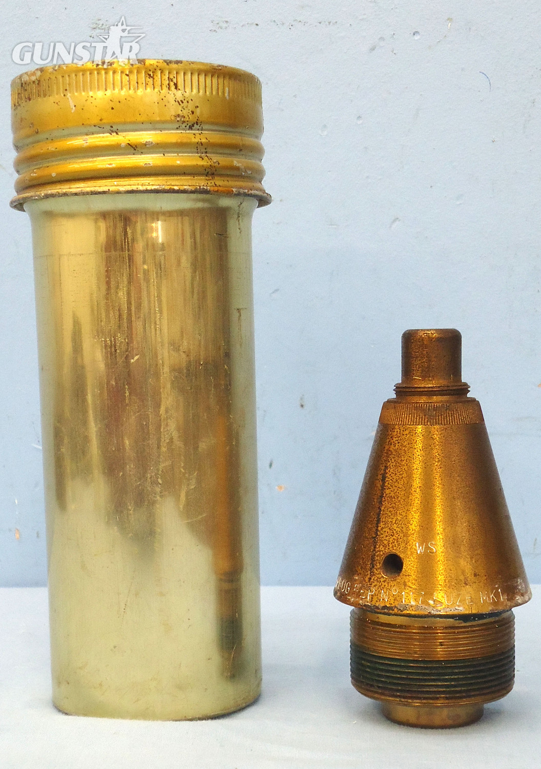 INERT. British, No 117 Fuze Plug, Representing No117 Nose Fuze & Transit Tin. - O 1955 INERT. British, No 117 Fuze Plug, Representing No117 Nose Fuze & Transit Tin. - O 1955  Other Ammunition in 