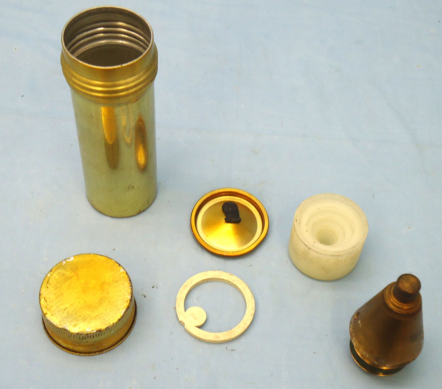 INERT. British, No 117 Fuze Plug, Representing No117 Nose Fuze & Transit Tin. - O 1955 INERT. British, No 117 Fuze Plug, Representing No117 Nose Fuze & Transit Tin. - O 1955  Other Ammunition 