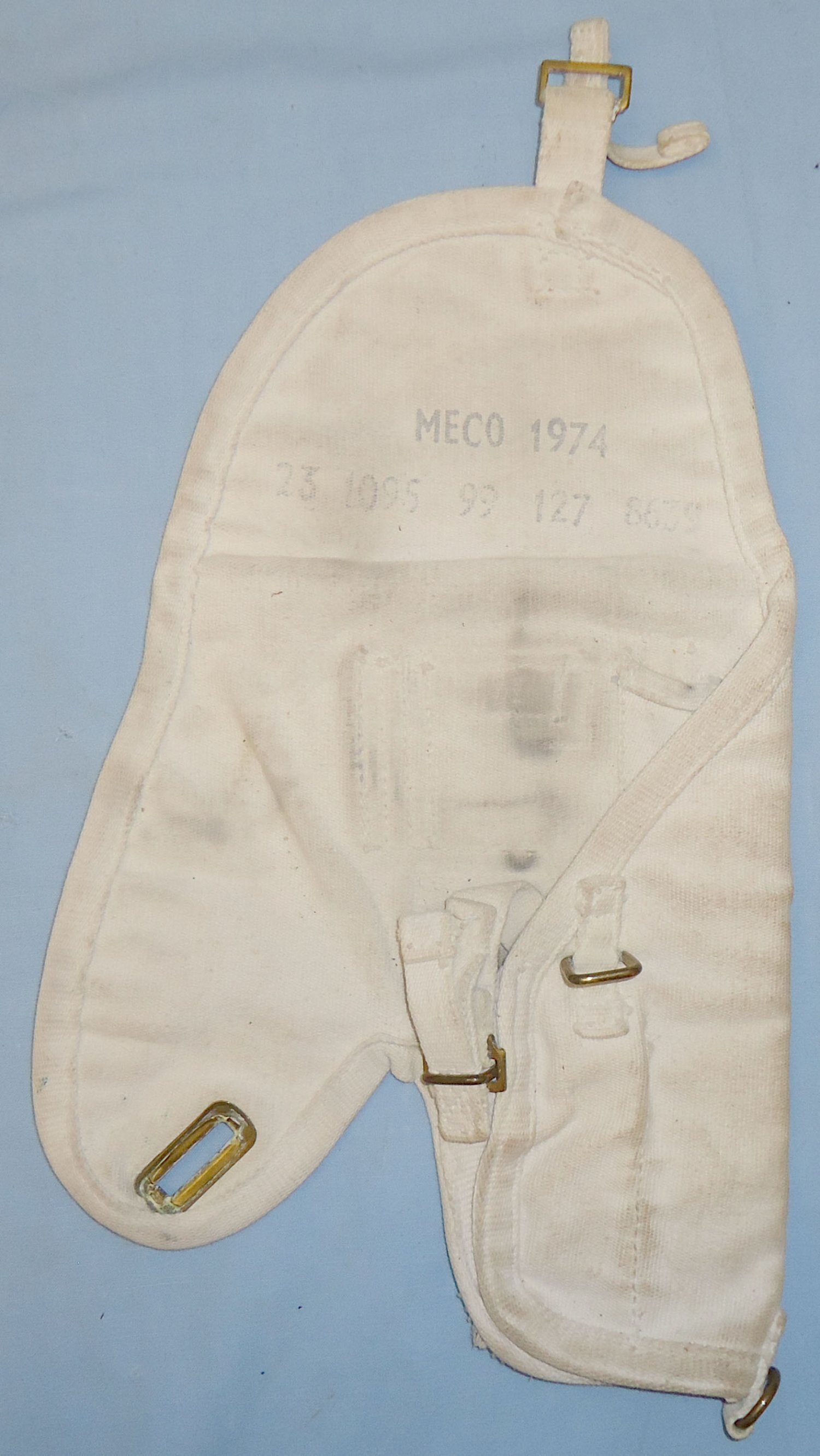 Officers Dated 1975 Quality Canvas Holster for the Browning Hi Power Semi-Automatic Pistol. L 247. Officers Dated 1975 Quality Canvas Holster for the Browning Hi Power Semi-Automatic Pistol. L 247. Antique & Militaria