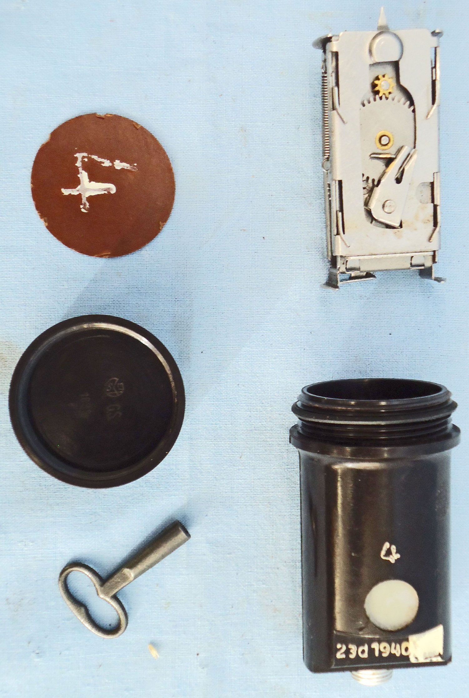 {CATEGORY} - German. WW2, 1940 Dated, Wehrmacht Pioneer Battalion Zt. A.f Sp Bu.37, 5 Minute Mechanical Timer for Demolition Charges. - O 2214 German. WW2, 1940 Dated, Wehrmacht Pioneer Battalion Zt. A.f Sp Bu.37, 5 Minute Mechanical Timer for Demolition Charges. - O 2214  Other Ammunition