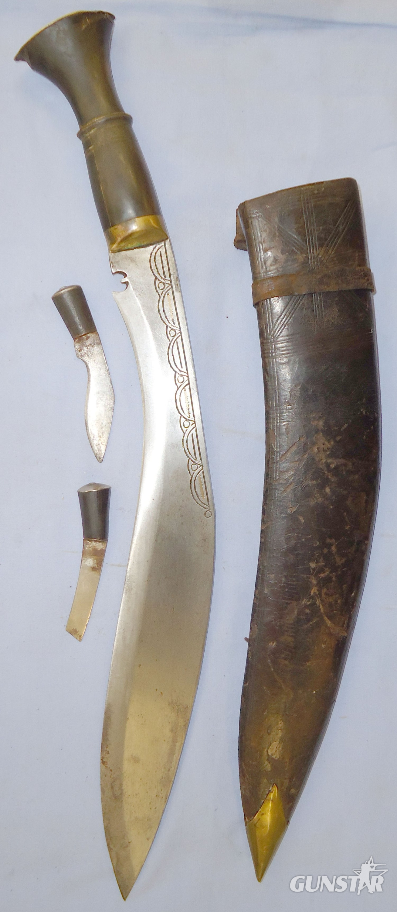 Nepalese Military Kukri with Leather Scabbard and Skinners. ED 2415. Dagger in 
