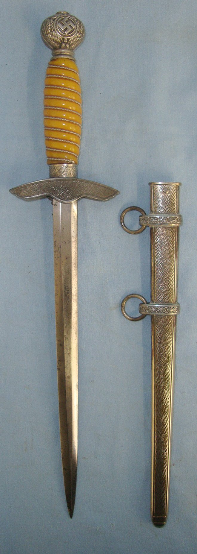  WW2 Era Nazi German Luftwaffe 2nd Pattern Officer\'s Dagger By Siegfried Solingen Waffen & Scabbard. ED 2561 Dagger
