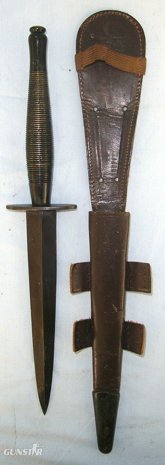 MINT**UNUSUAL VARIANT**MULTI RINGED BRASS HILT**POSSIBLE JOHN CLARKE SHEFFIELD PRODUCT**WW2 Era British Officer’s Quality Private Purchase Fairbairn Sykes FS Commando Fighting Knife & Scabbard. Sn 23580 Knive in 