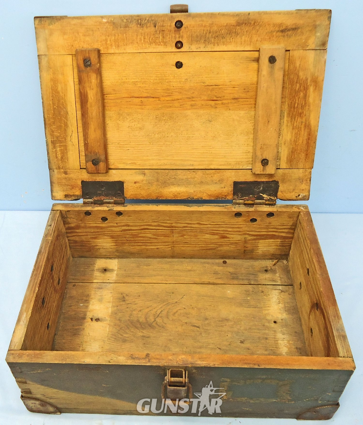  German, WW2, Camouflaged in Green & Brown, Wooden Ammunition Box for the S.10cm K18 Heavy field gun. - O 2223 German, WW2, Camouflaged in Green & Brown, Wooden Ammunition Box for the S.10cm K18 Heavy field gun. - O 2223  Other Ammunition
