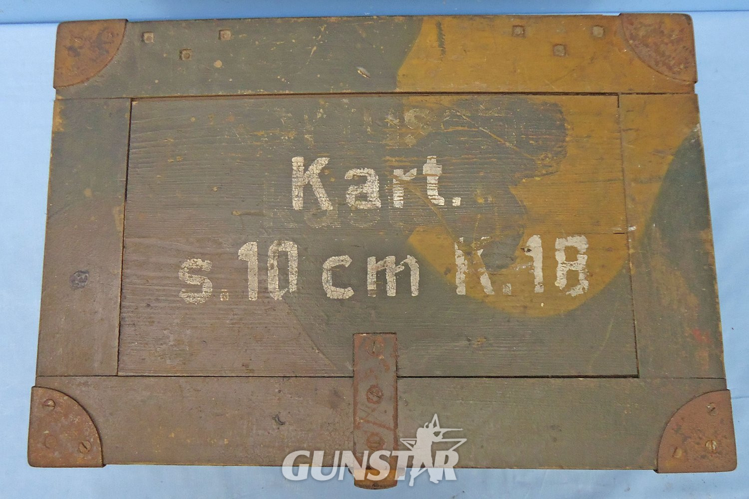 German, WW2, Camouflaged in Green & Brown, Wooden Ammunition Box for the S.10cm K18 Heavy field gun. - O 2223 German, WW2, Camouflaged in Green & Brown, Wooden Ammunition Box for the S.10cm K18 Heavy field gun. - O 2223  Other Ammunition - {CATEGORY} in 