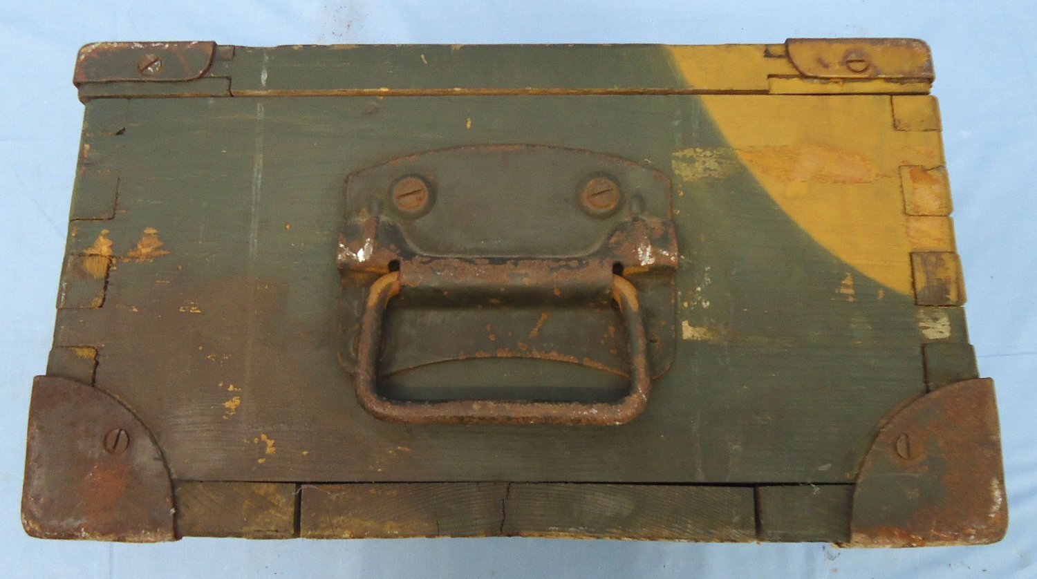 German, WW2, Camouflaged in Green & Brown, Wooden Ammunition Box for the S.10cm K18 Heavy field gun. - O 2223 German, WW2, Camouflaged in Green & Brown, Wooden Ammunition Box for the S.10cm K18 Heavy field gun. - O 2223  Other Ammunition 