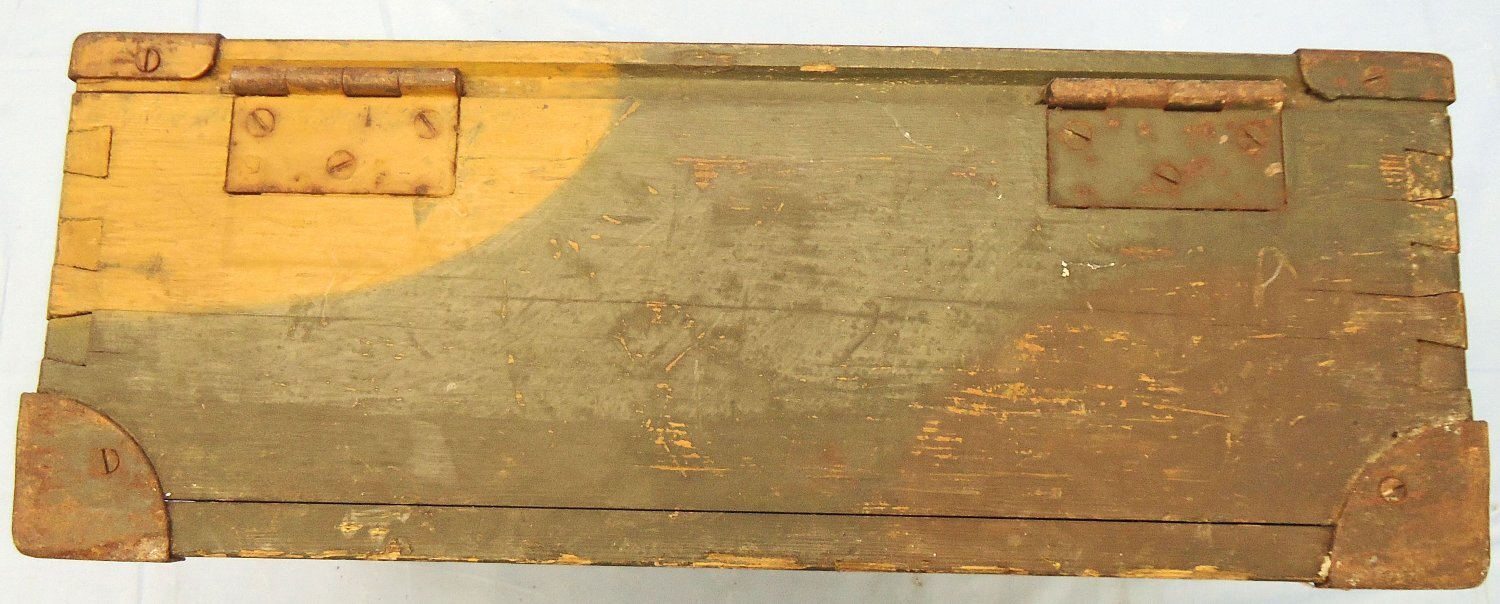 {CATEGORY} - German, WW2, Camouflaged in Green & Brown, Wooden Ammunition Box for the S.10cm K18 Heavy field gun. - O 2223 German, WW2, Camouflaged in Green & Brown, Wooden Ammunition Box for the S.10cm K18 Heavy field gun. - O 2223  Other Ammunition in 