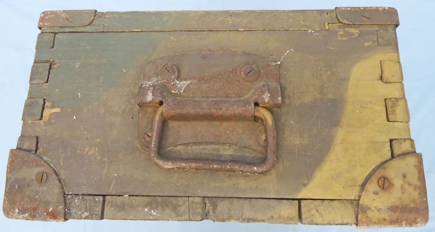 {CATEGORY} - German, WW2, Camouflaged in Green & Brown, Wooden Ammunition Box for the S.10cm K18 Heavy field gun. - O 2223 German, WW2, Camouflaged in Green & Brown, Wooden Ammunition Box for the S.10cm K18 Heavy field gun. - O 2223  Other Ammunition