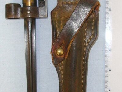 WW1 Era French 1886/93/16 Epee Lebel Bayonet (Officially Modified 1915 By Quillon Removal) & Period Field Armourer Converted To Trench Fighting Dagger With Original Scabbard. Sn 22706 Dagger