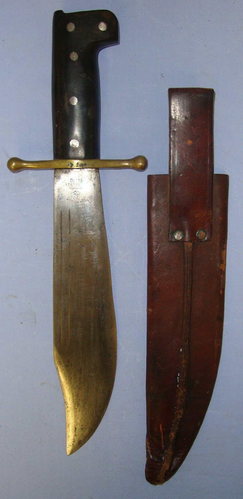  WW2 U.S.M.C. Collins & Co Legitimus No.18 V-44 Combat / Survival Bowie Knife With Polished Horn Scales & Scabbard. Sn 22966 Knive