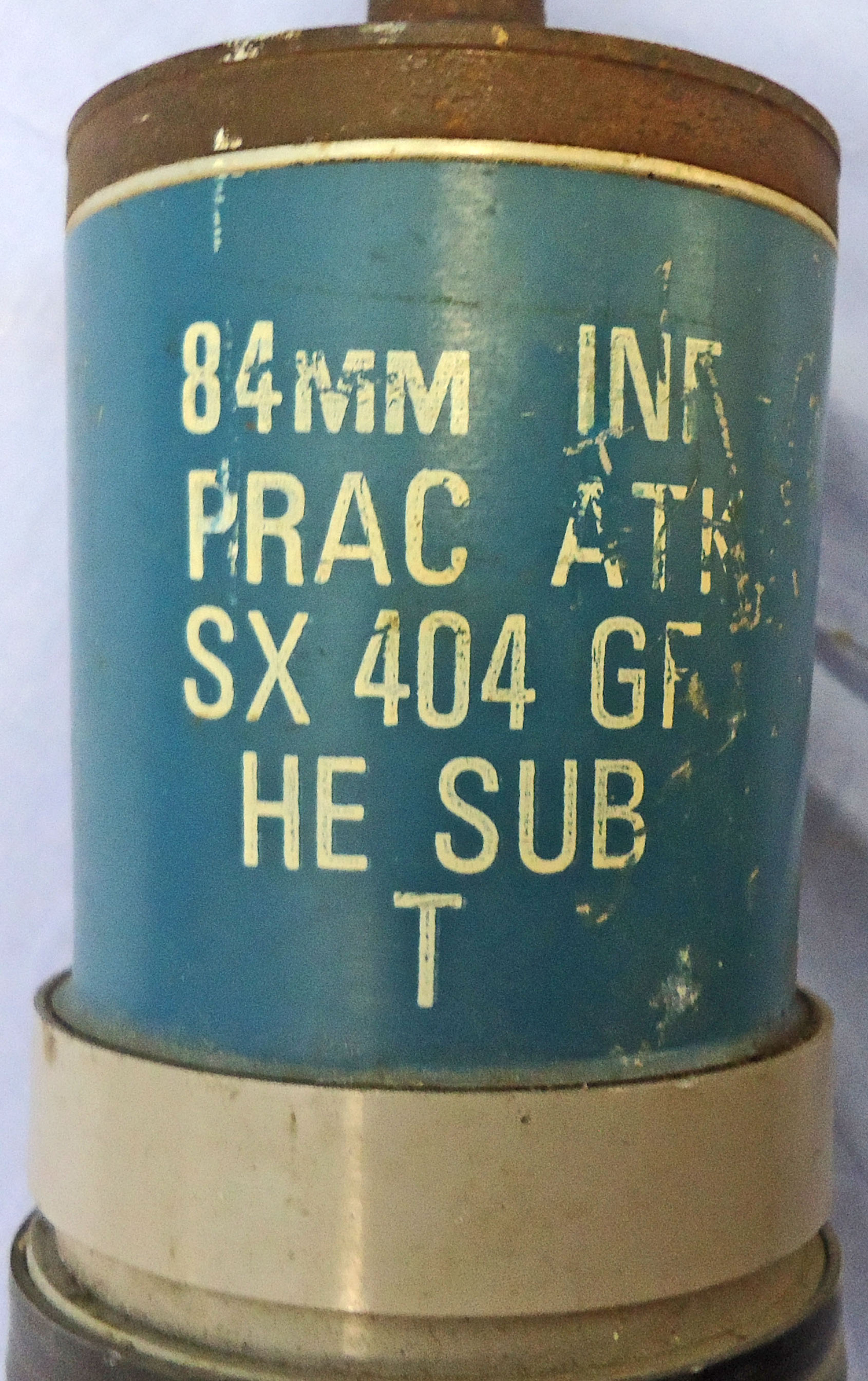 {CATEGORY} - Carl Gustaf INERT DEACTIVATED. Unfired, British, L49A1 Practice Tracer Carl Gustaf 84mm Anti-Tank Round. - O 2063  Other Ammunition in 