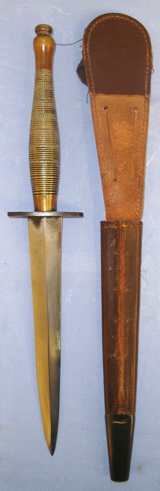  WW2 Era British Fairbairn Sykes FS Beaded & Ribbed (9 Rows Of Beads) Commando Fighting Knife & Scabbard. Sn 21844 Knive
