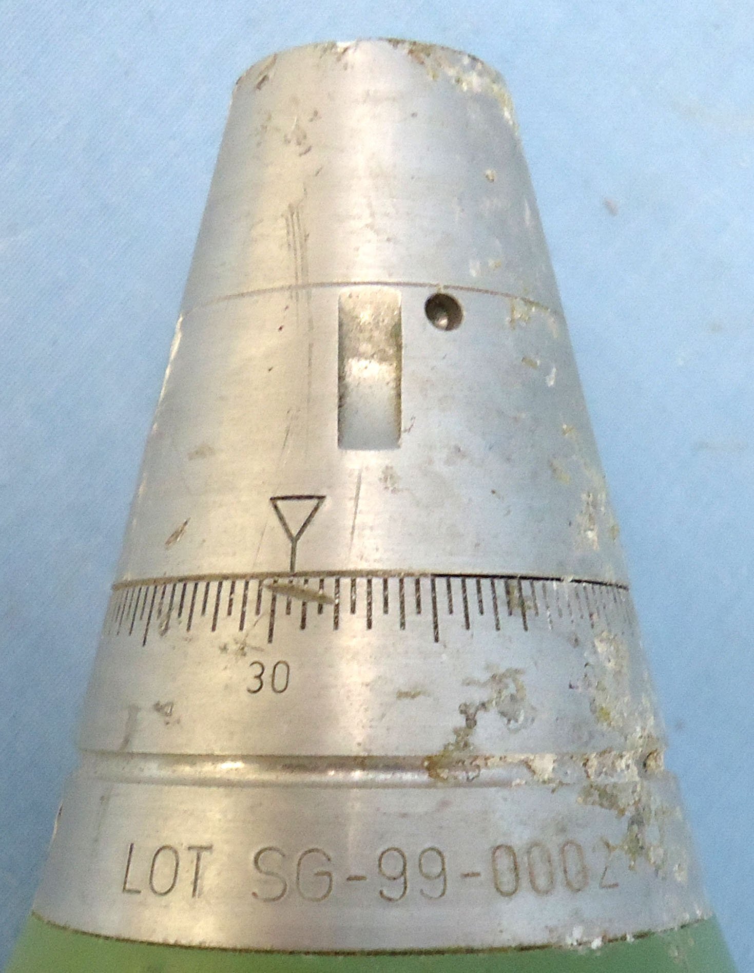 INERT DEACTIVATED. Original, 1998 Dated, Armaco 81MM Smoke Mortar. - O 2231 INERT DEACTIVATED. Original, 1998 Dated, Armaco 81MM Smoke Mortar. - O 2231  Other Ammunition - {CATEGORY} in 