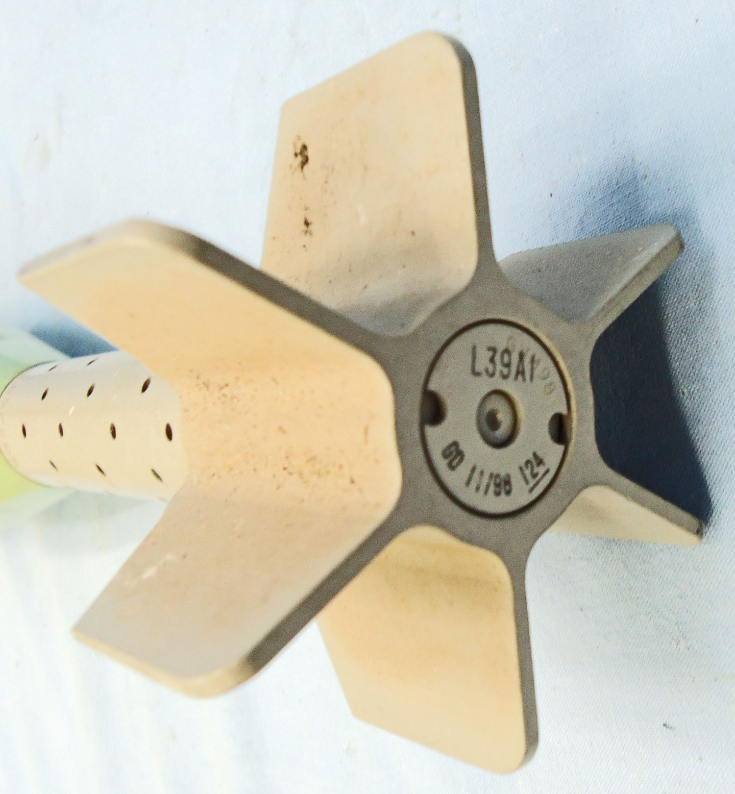 INERT DEACTIVATED. Original, 1998 Dated, Armaco 81MM Smoke Mortar. - O 2231 INERT DEACTIVATED. Original, 1998 Dated, Armaco 81MM Smoke Mortar. - O 2231  Other Ammunition - {CATEGORY}