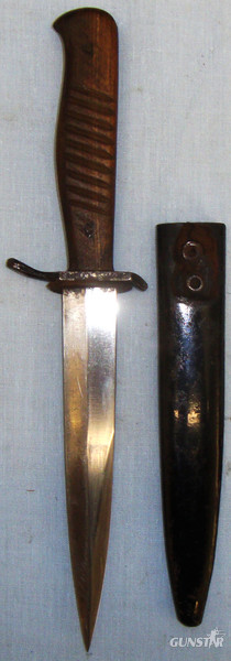  WWII German Trench Knife and Scabbard. ED 2616. Dagger