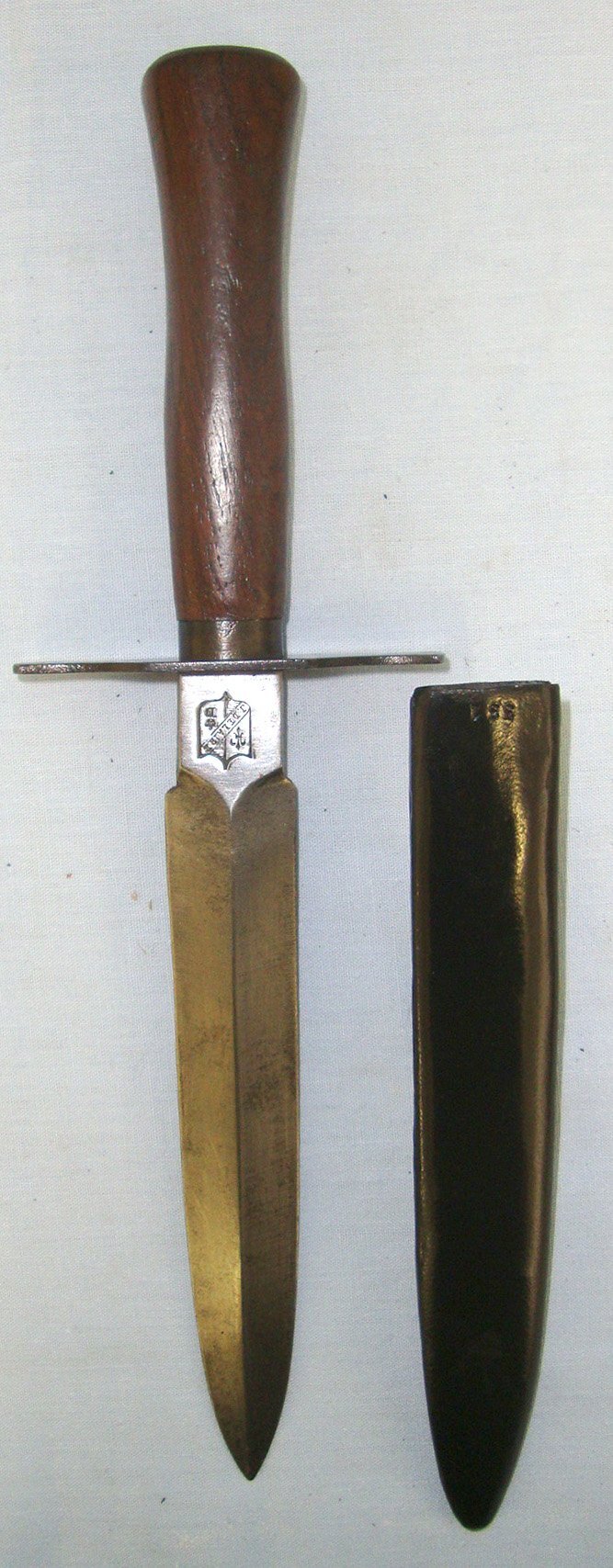  RARE**WW1 French Model 1916 ‘J.Delaire’ (Variant of \"The Avenger of 1870\") Fighting Knife & Scabbard. Sn 22831 Dagger